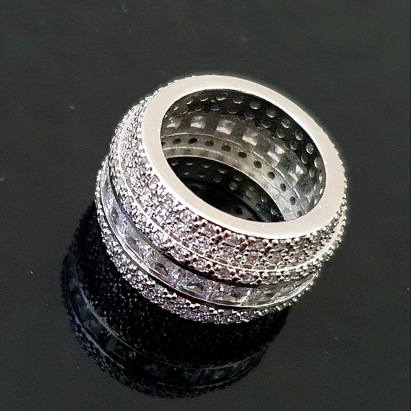 Big Luxury Inlaid with Diamonds Ring - Picture 2 of 3